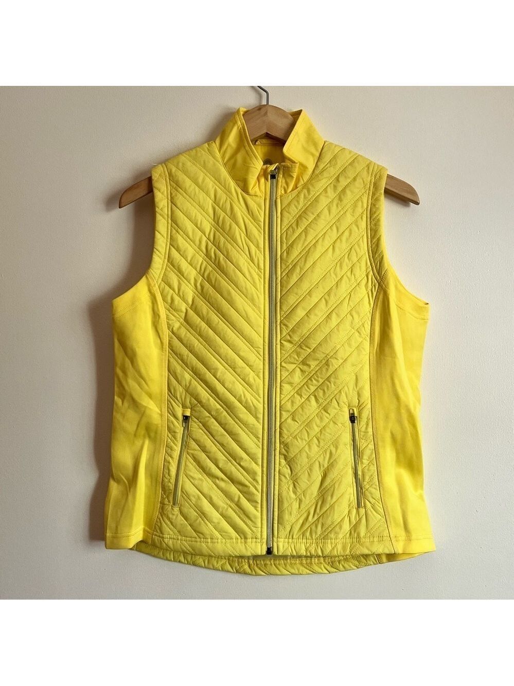 Levelwear Yellow Quilted Zip Vest Women’s Medium Athleisure Puffer Gorpcore